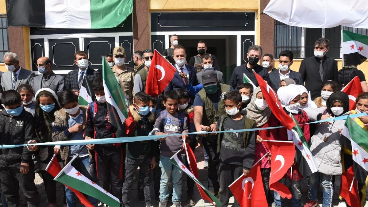Návrat Osmanské říše? Turecko si nepozorovaně přivlastňuje sever Sýrie